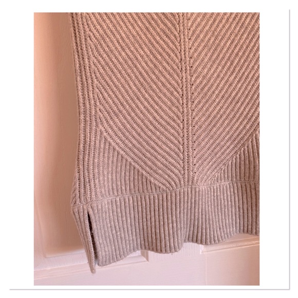 Country Road Grey Sleeveless Knit Tunic - Picture 2 of 6